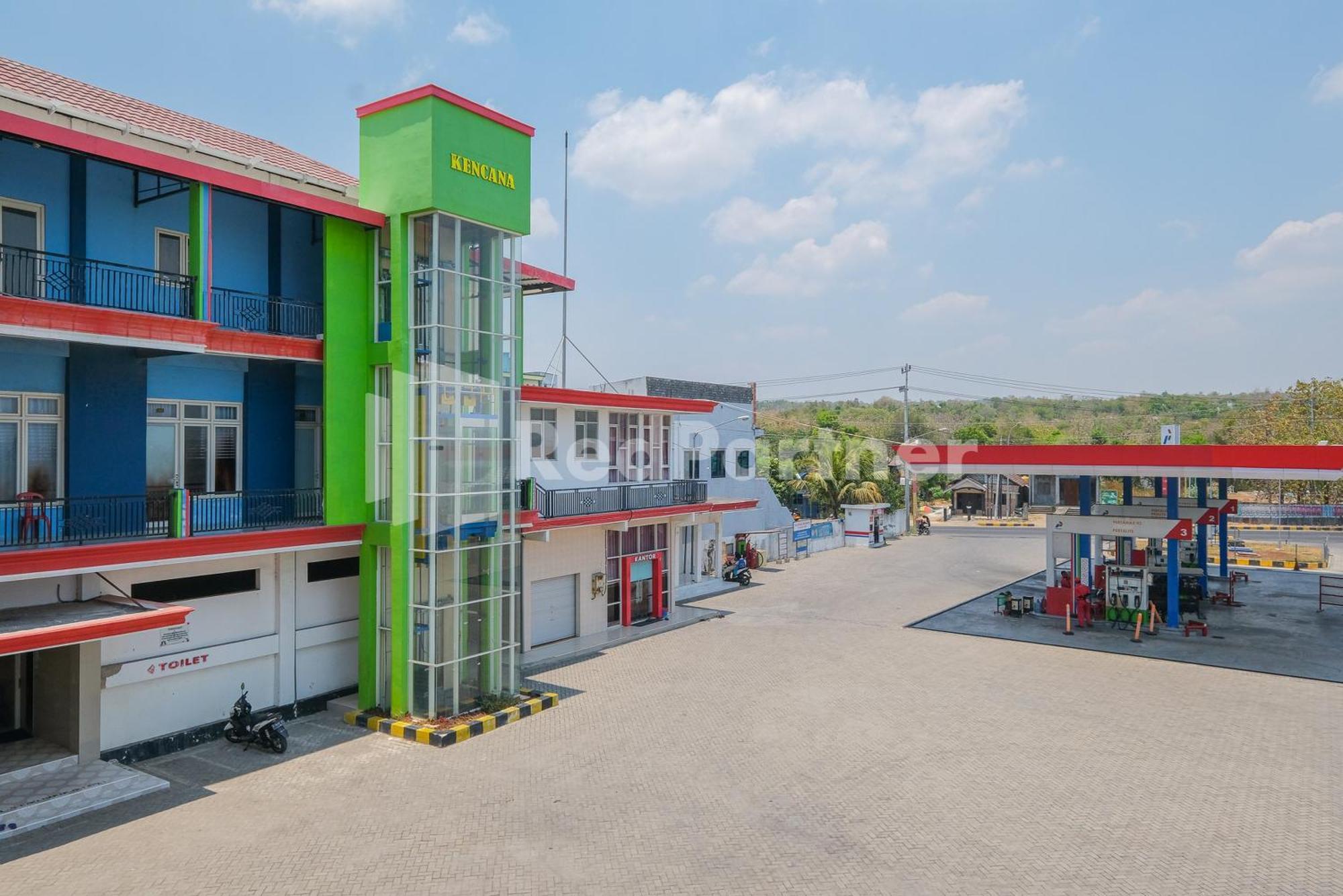Grand Kencana Guesthouse Syariah Near Wisata Bahari Lamongan Paciran Eksteriør billede
